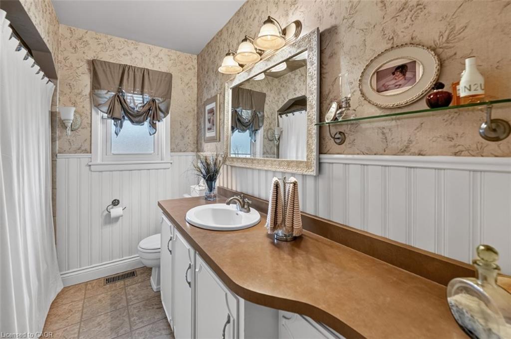 465 Springbank Crescent Property Photo 16