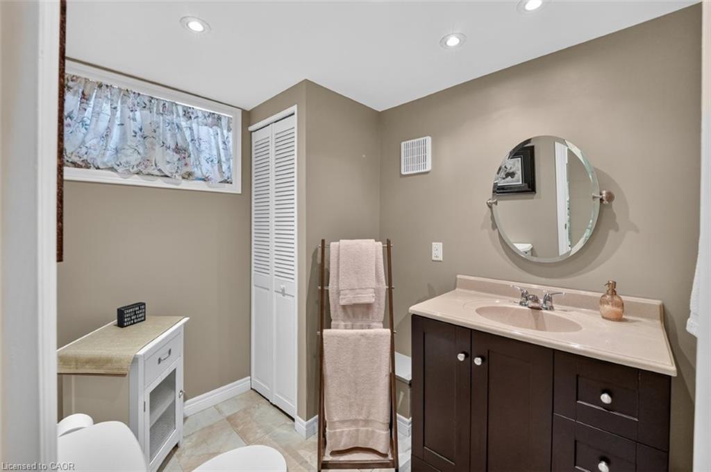 465 Springbank Crescent Property Photo 21