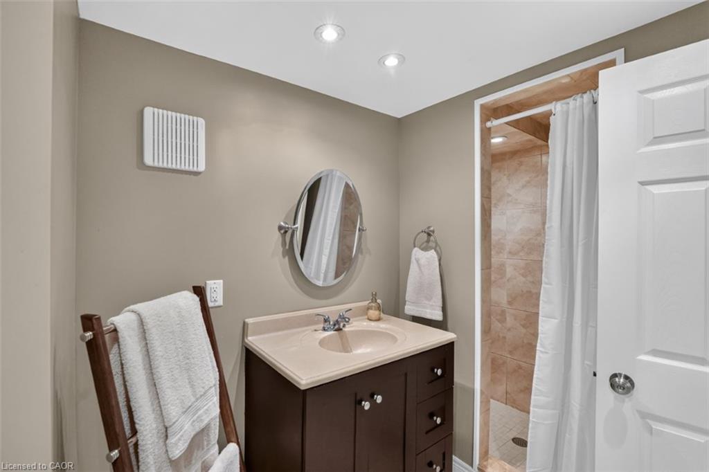 465 Springbank Crescent Property Photo 22