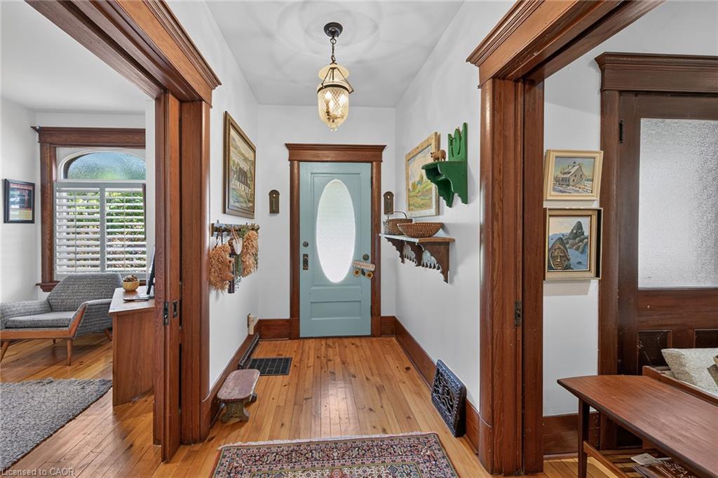 2074 Governors Road Property Photo 4