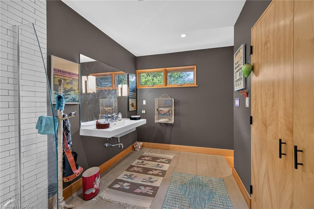 2074 Governors Road Property Photo 25