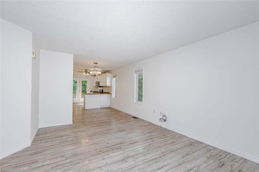 47 Queensway Drive Property Photo 4