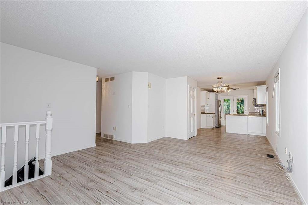 47 Queensway Drive Property Photo 6