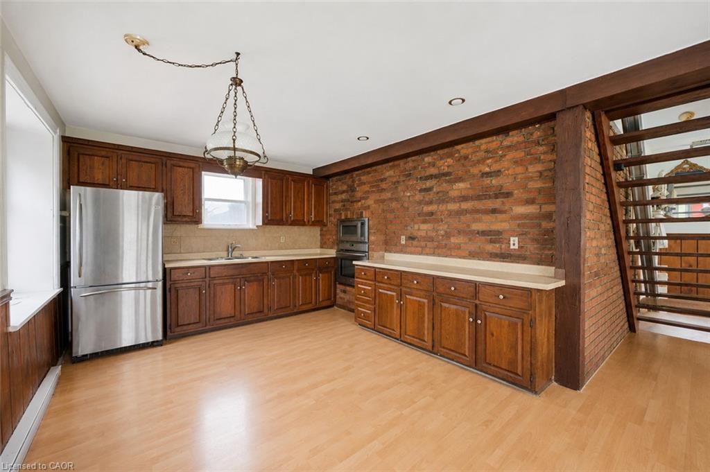 36 Elgin Street E Property Photo 4