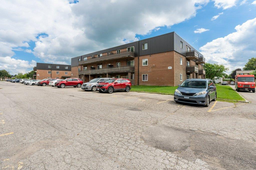 208-380 Admiral Drive Property Photo 4