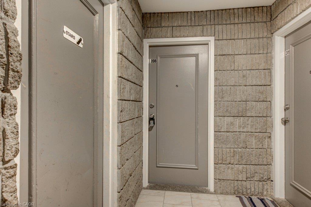 208-380 Admiral Drive Property Photo 5