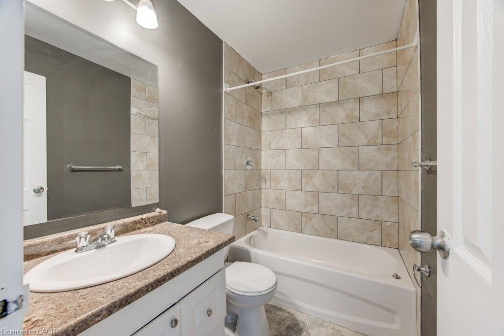 208-380 Admiral Drive Property Photo 9