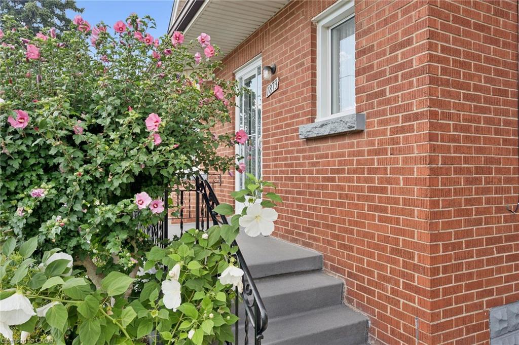 1873 Main Street E Property Photo 4