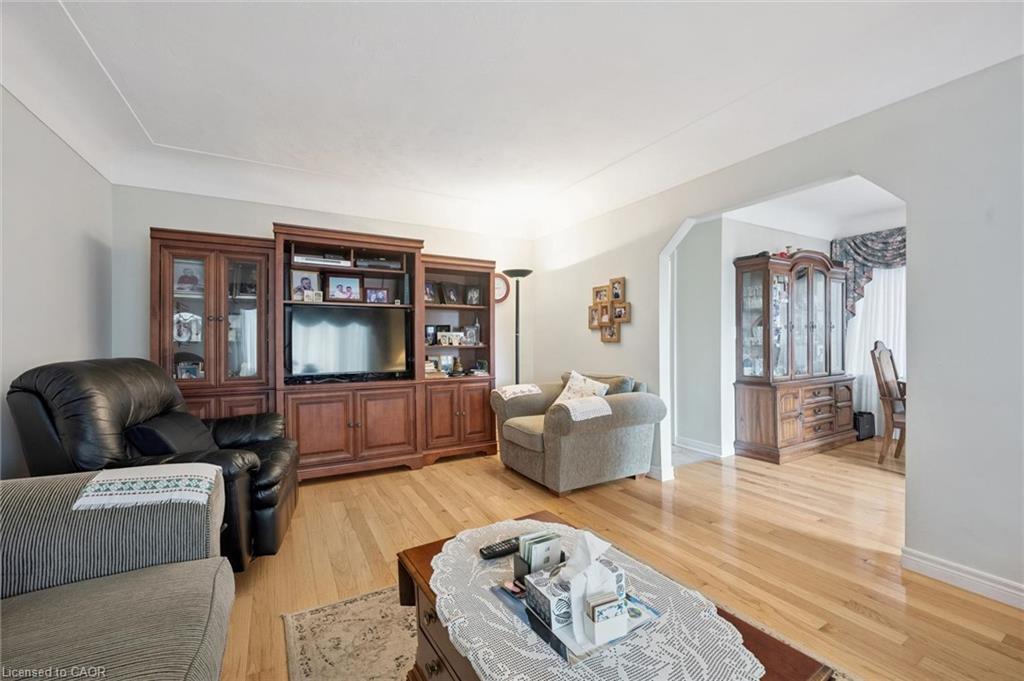 1873 Main Street E Property Photo 10