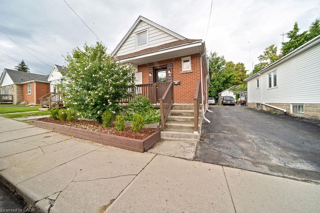 82 Whitney Avenue Property Photo 2