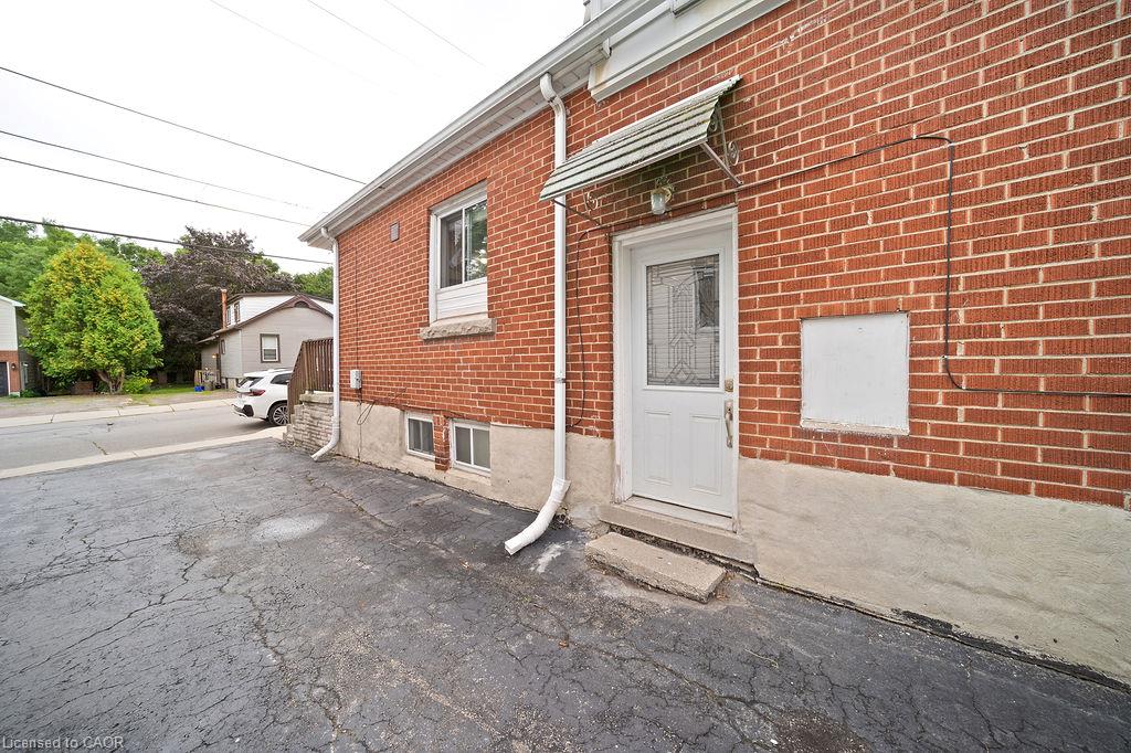 82 Whitney Avenue Property Photo 3
