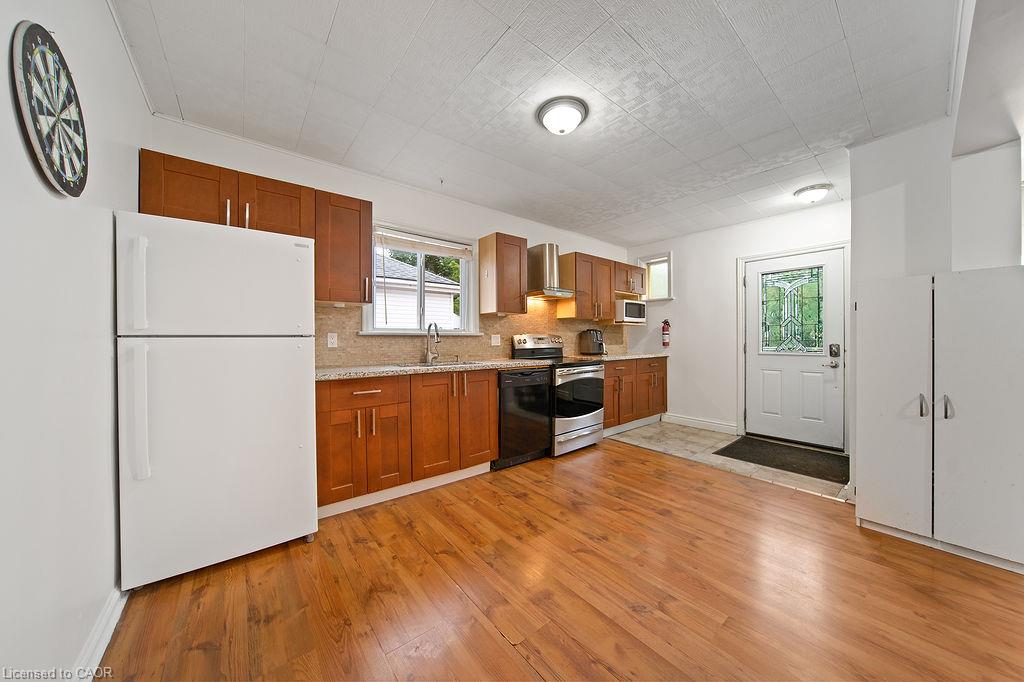 82 Whitney Avenue Property Photo 6