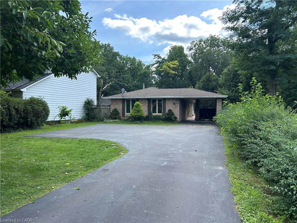 90 Queensway E Property Photo 1