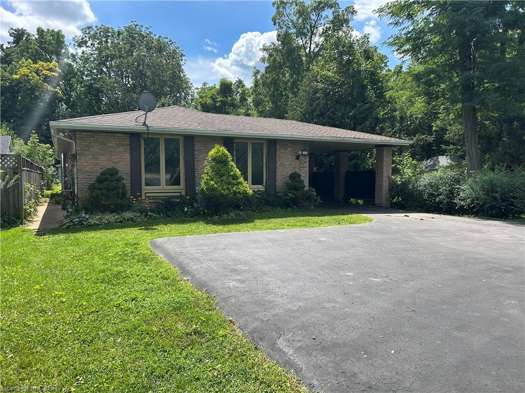 90 Queensway E Property Photo 2