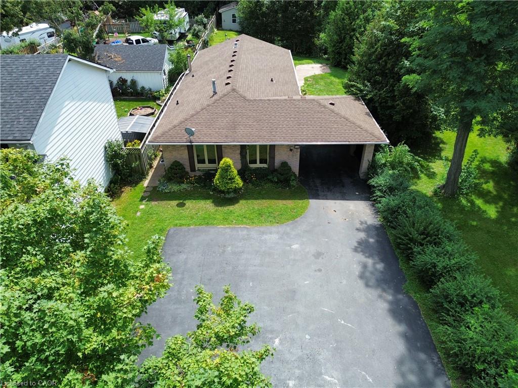 90 Queensway E Property Photo 3