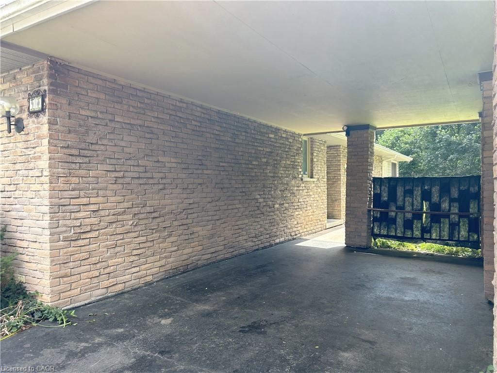 90 Queensway E Property Photo 4