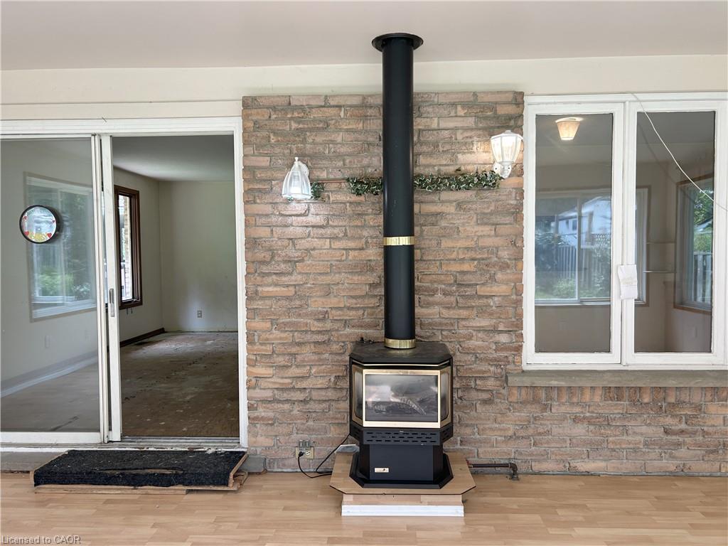90 Queensway E Property Photo 11