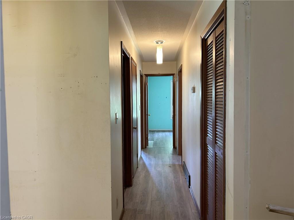 90 Queensway E Property Photo 15