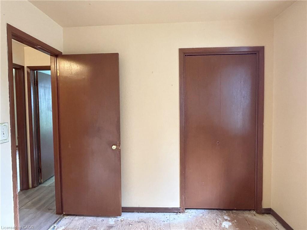 90 Queensway E Property Photo 20