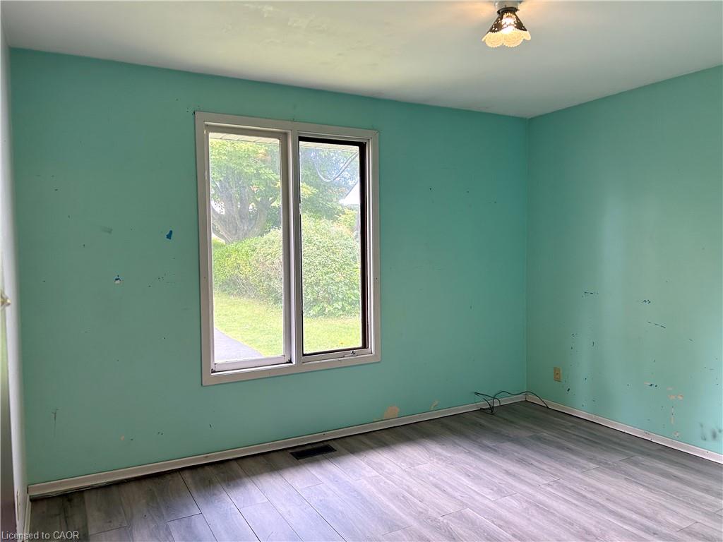 90 Queensway E Property Photo 23