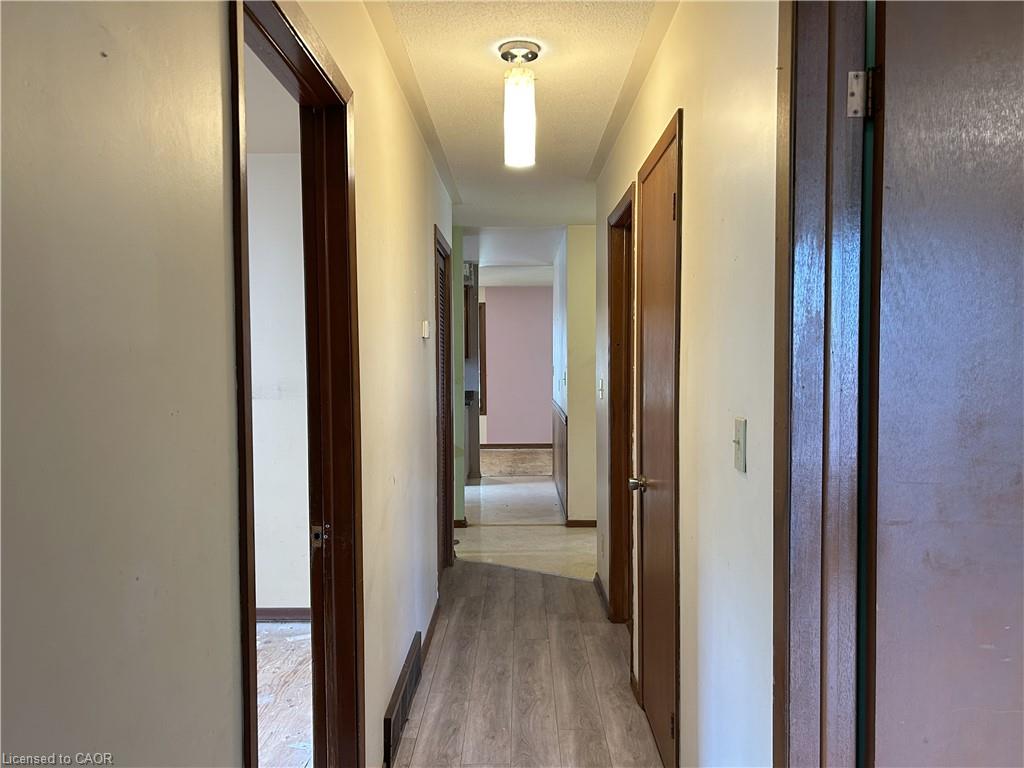 90 Queensway E Property Photo 25