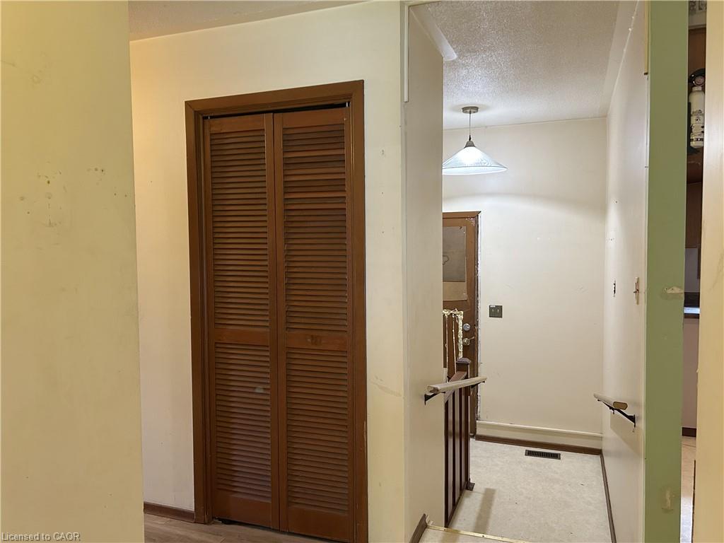 90 Queensway E Property Photo 26