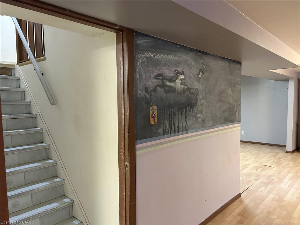 90 Queensway E Property Photo 27