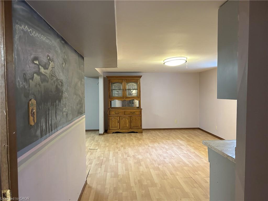90 Queensway E Property Photo 28