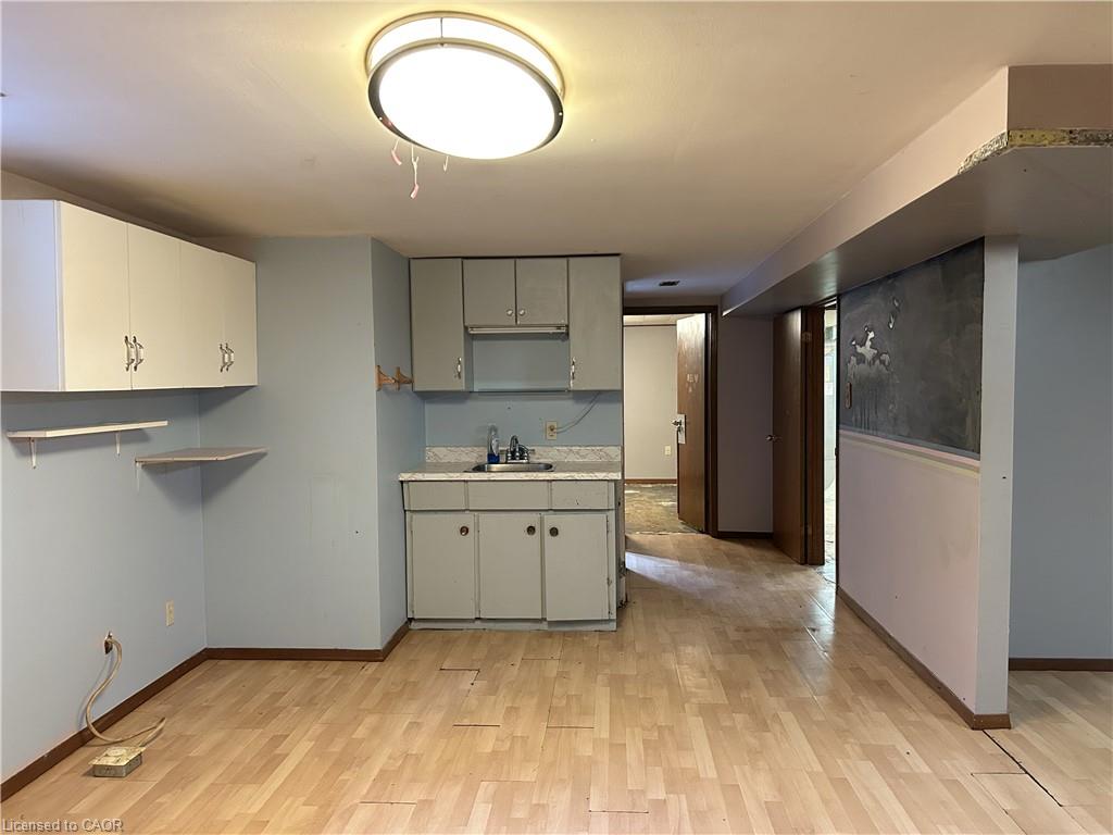 90 Queensway E Property Photo 29
