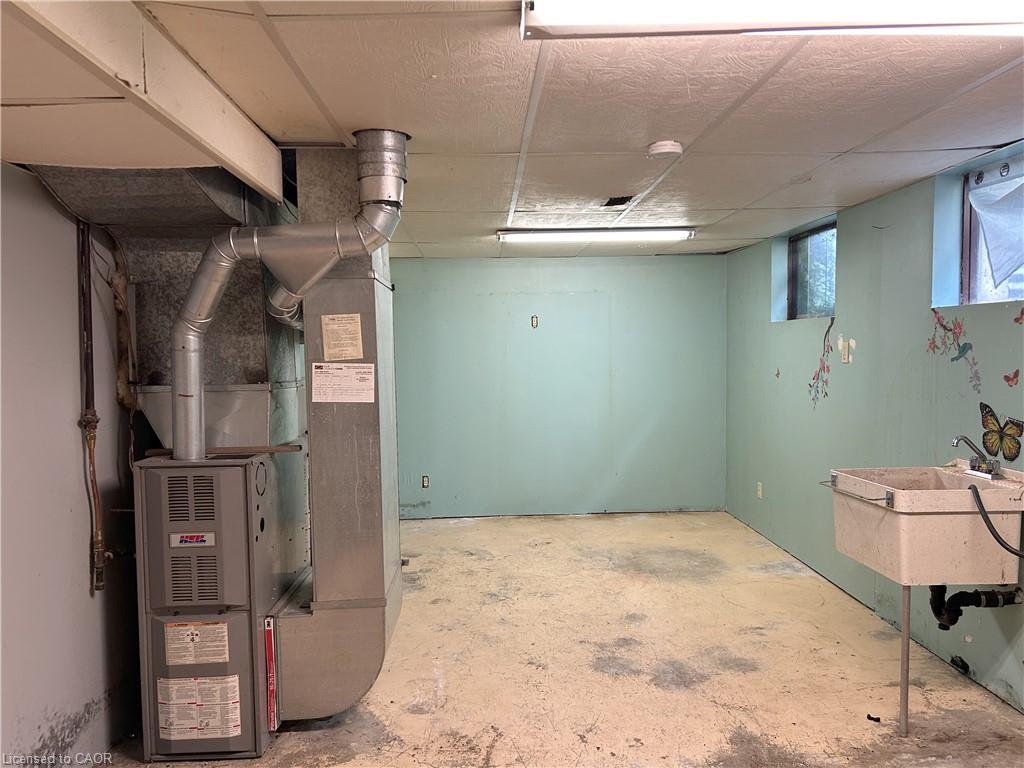 90 Queensway E Property Photo 34