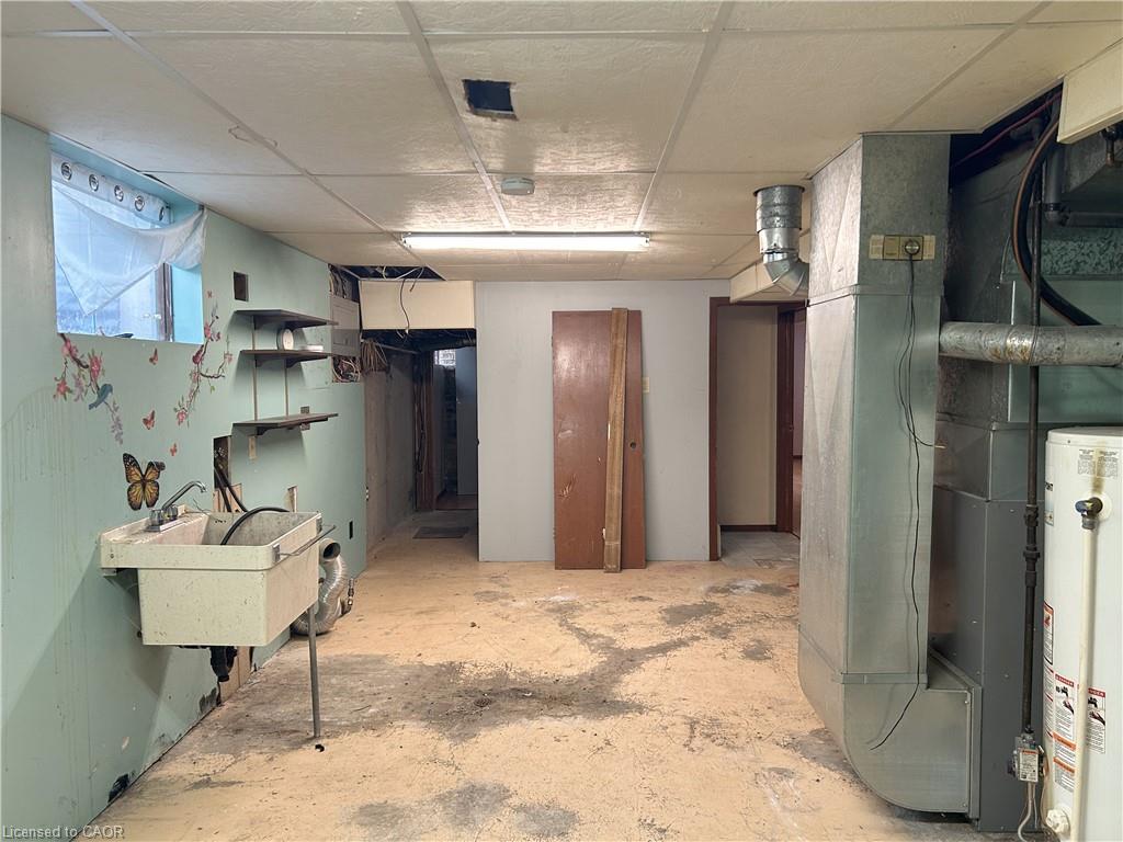 90 Queensway E Property Photo 35