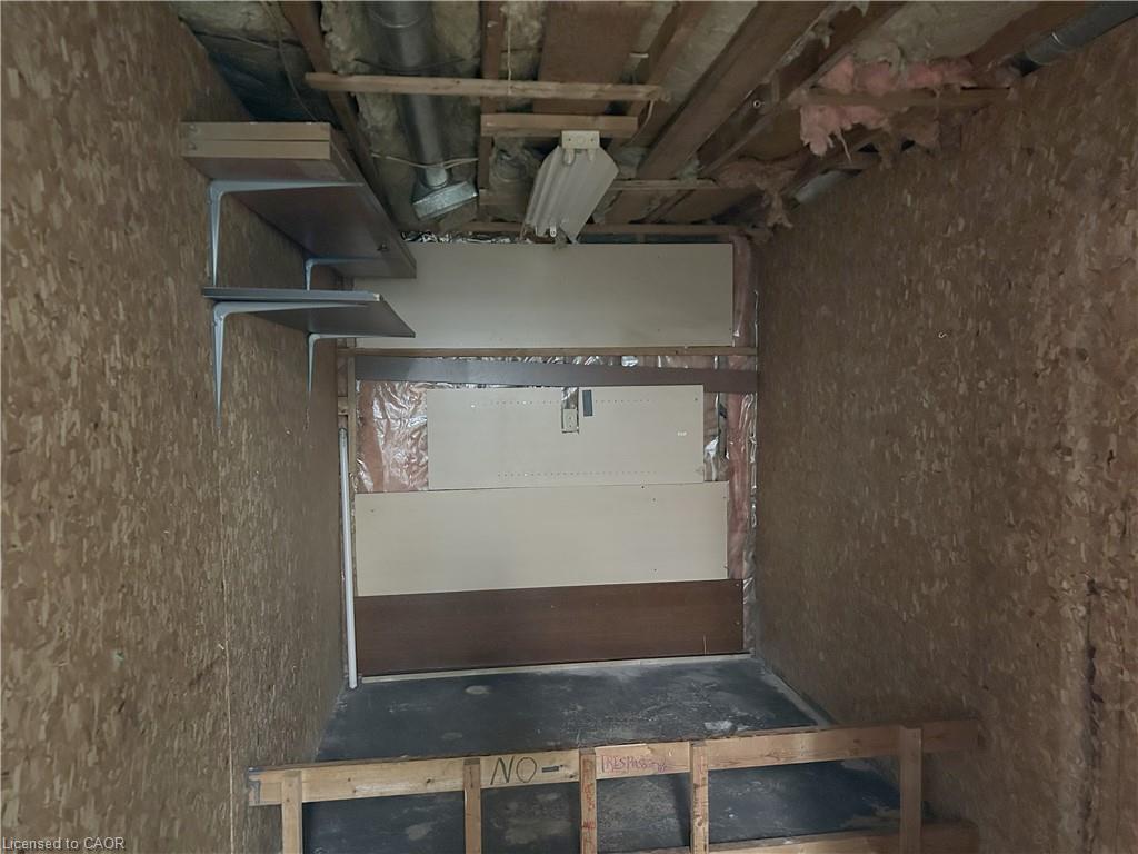 90 Queensway E Property Photo 37