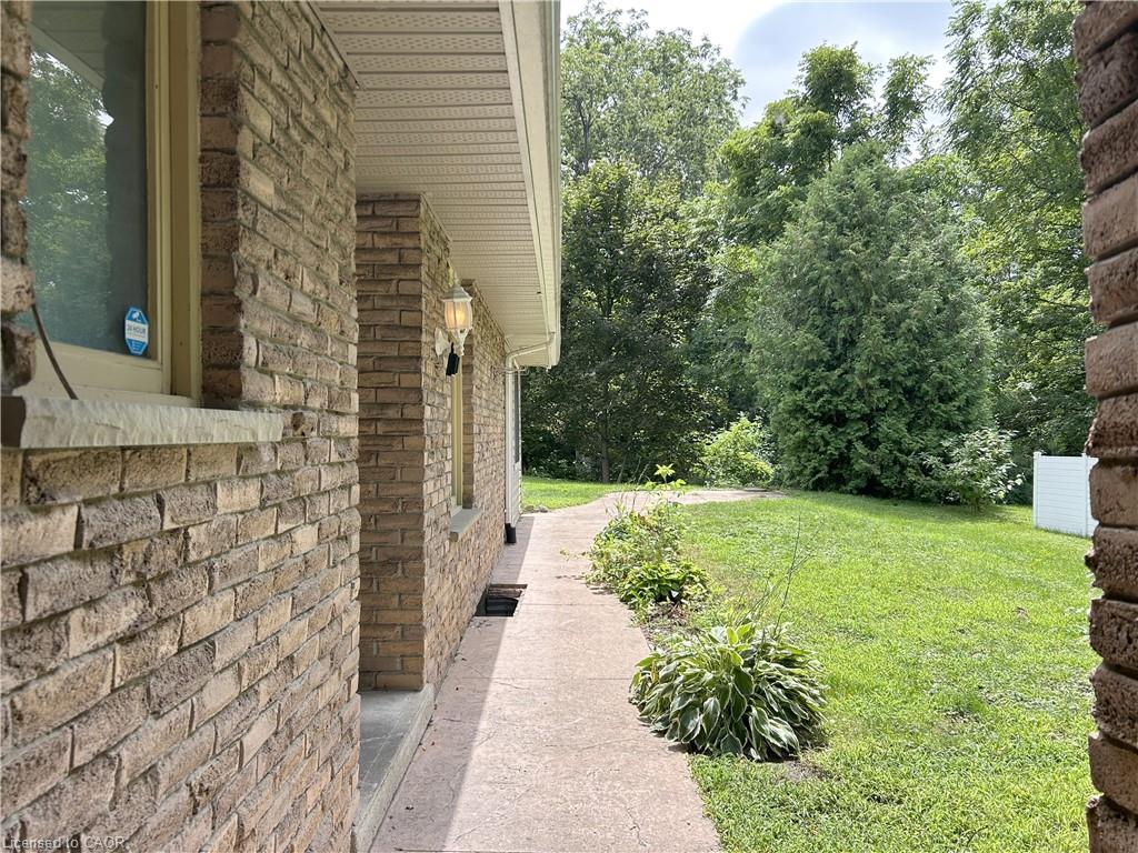 90 Queensway E Property Photo 38
