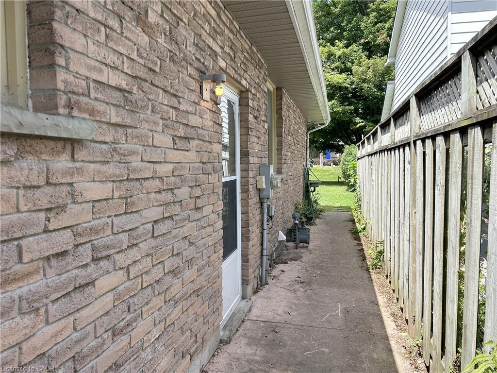 90 Queensway E Property Photo 41