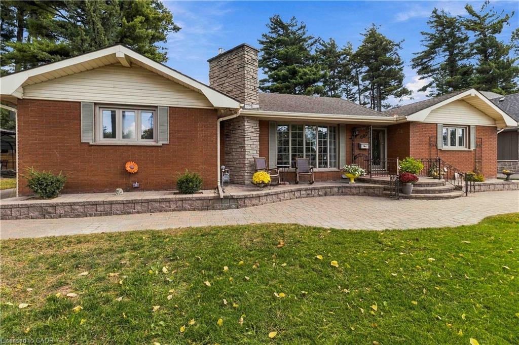 687 James Street Property Photo 3