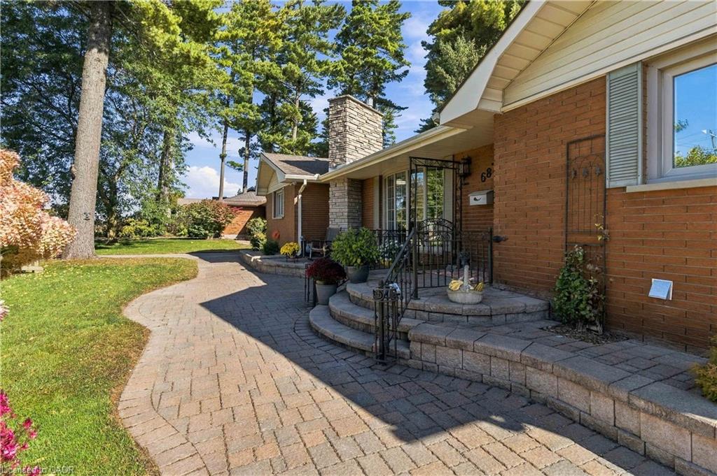 687 James Street Property Photo 4