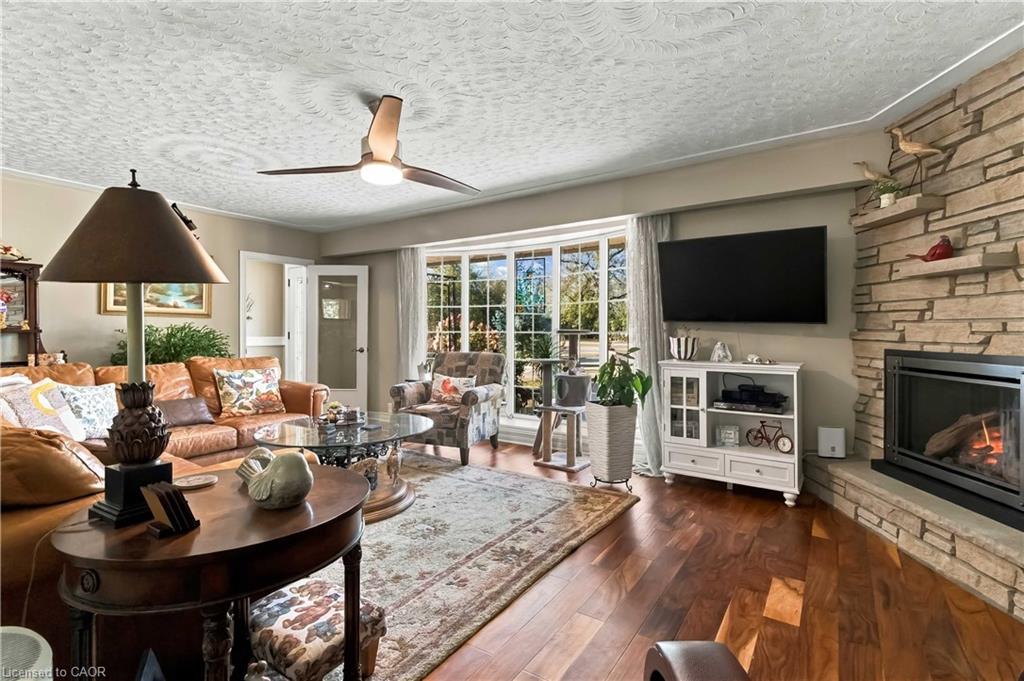 687 James Street Property Photo 10