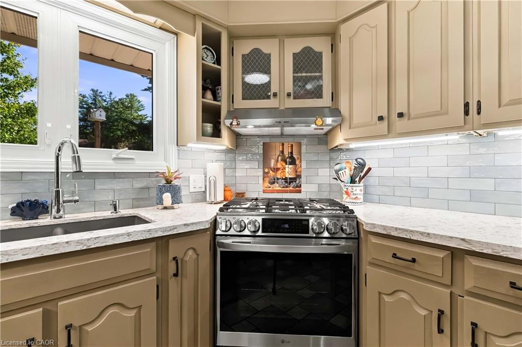 687 James Street Property Photo 16