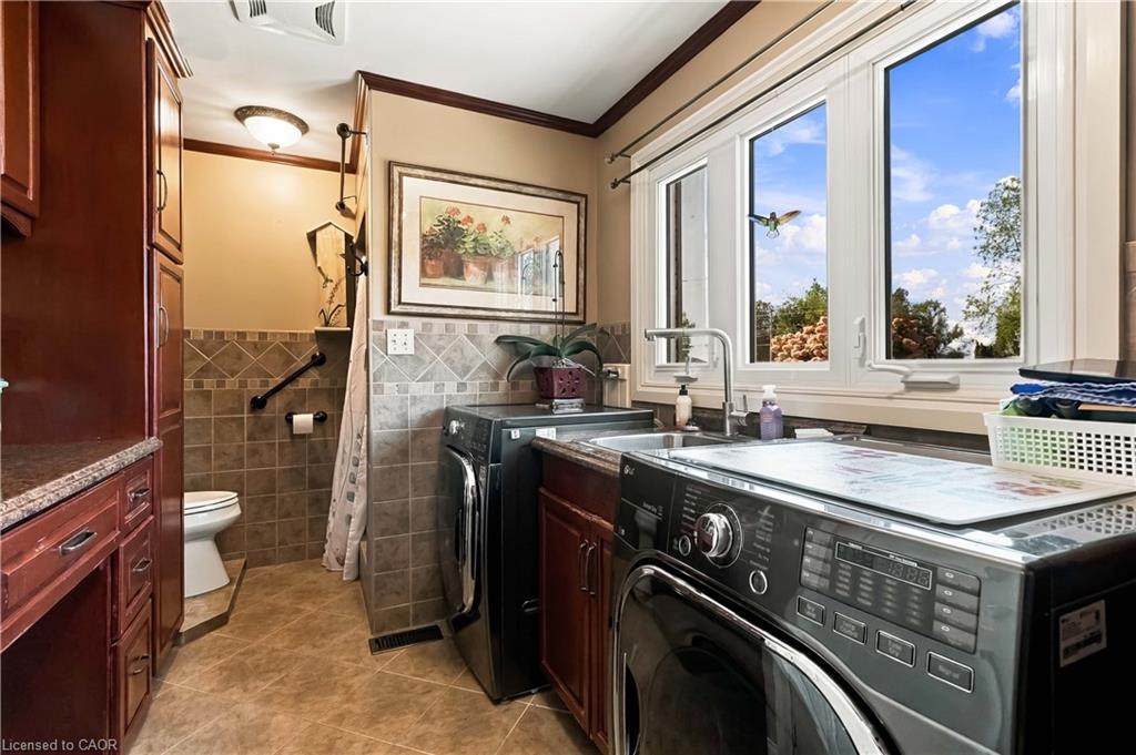687 James Street Property Photo 26