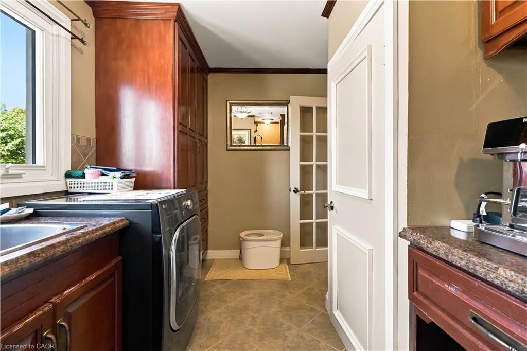 687 James Street Property Photo 27