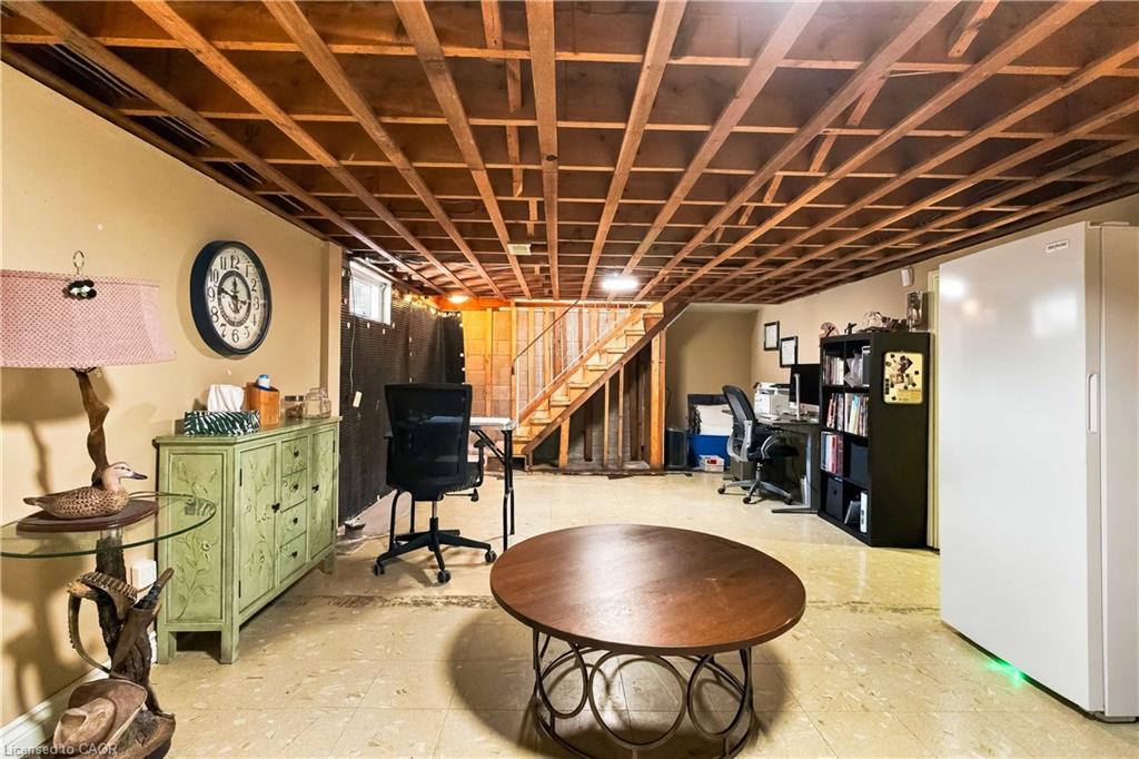 687 James Street Property Photo 30