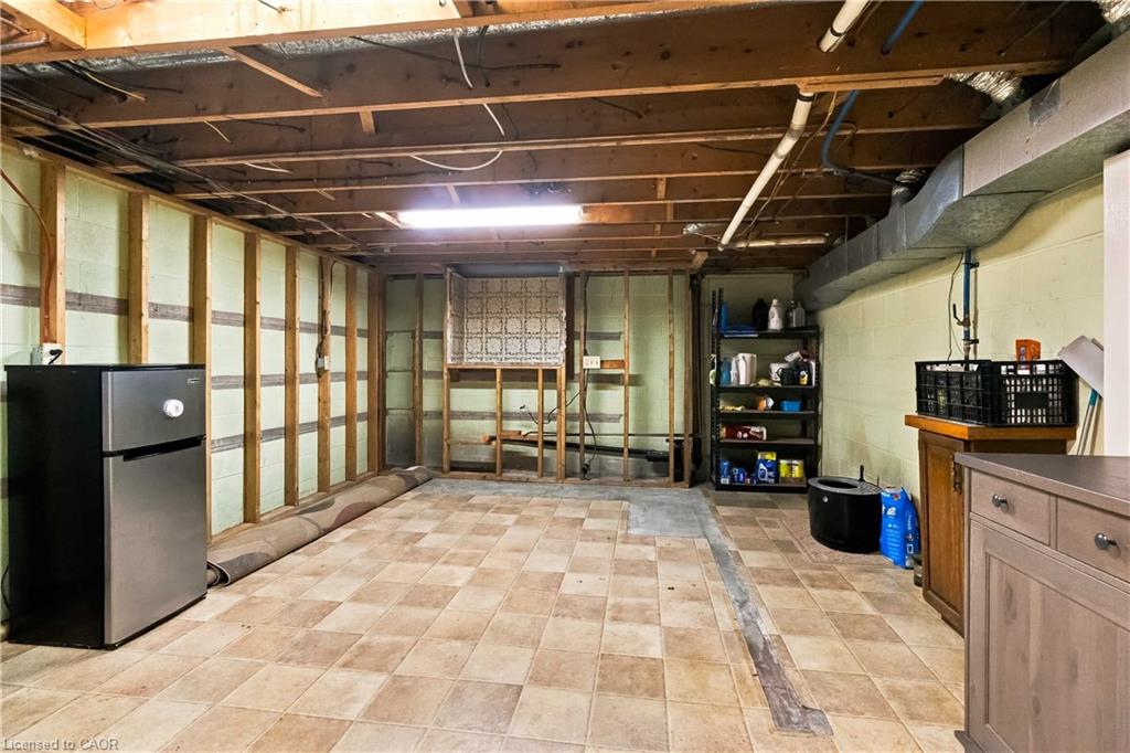 687 James Street Property Photo 31