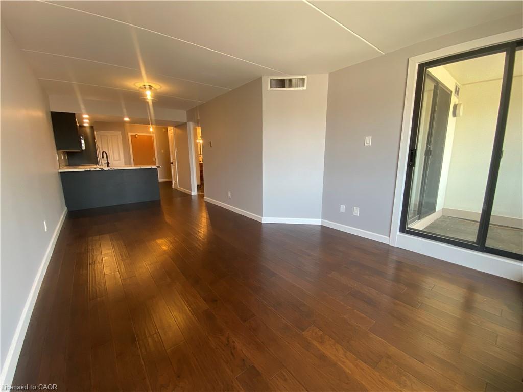 305-100 Bronte Road Property Photo 7