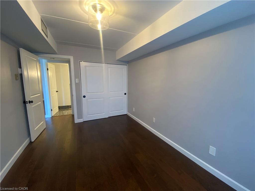 305-100 Bronte Road Property Photo 12