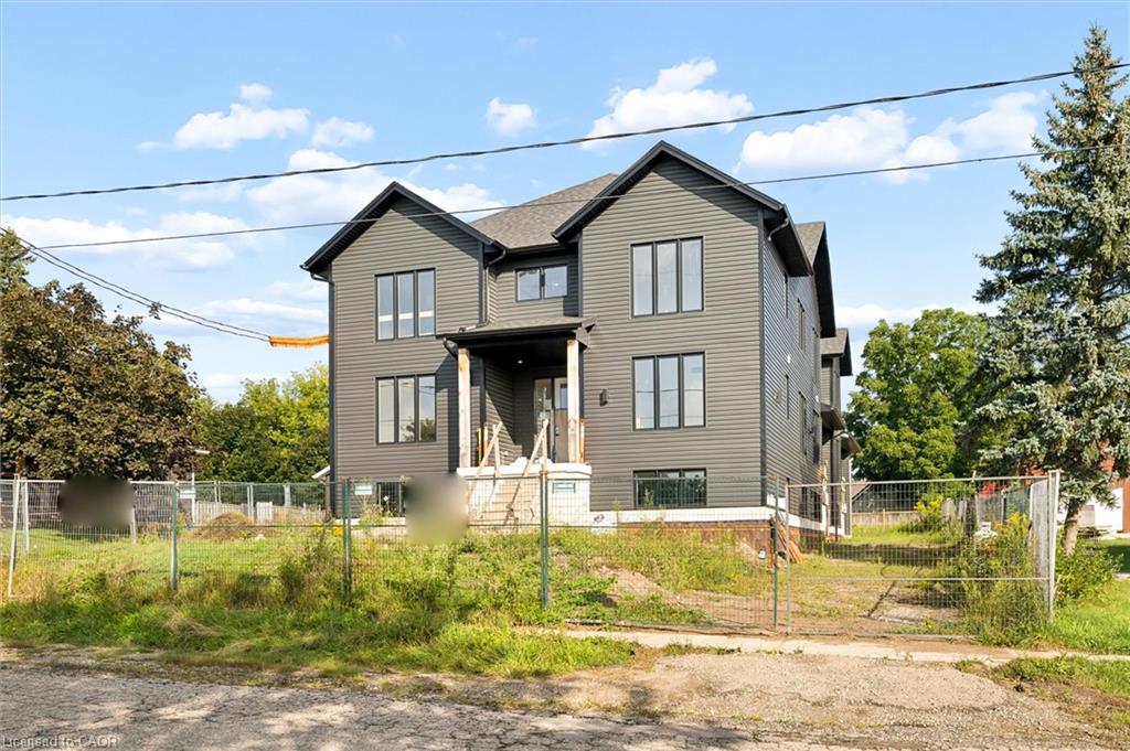 138 Charlotta Street Property Photo 2