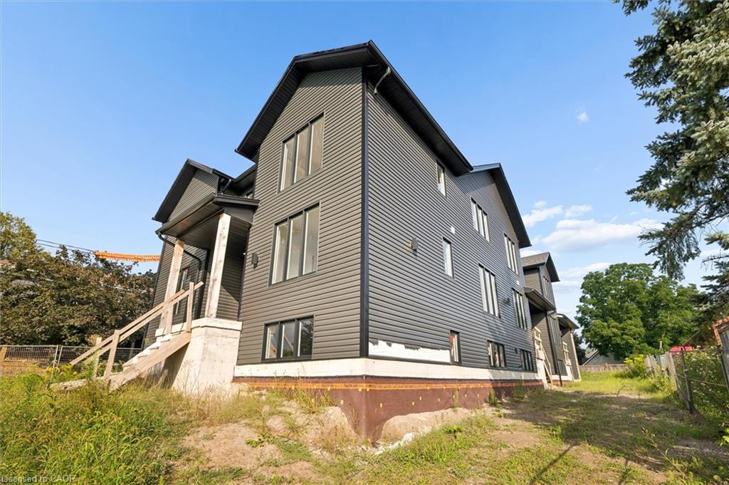 138 Charlotta Street Property Photo 4