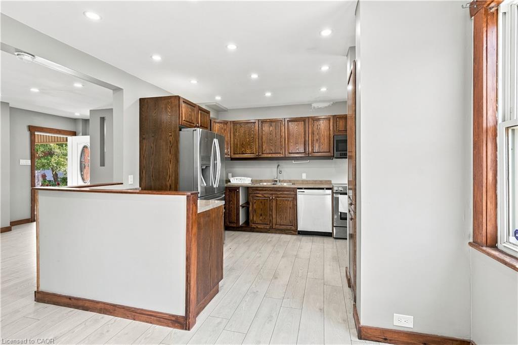 570 Cannon Street E Property Photo 14