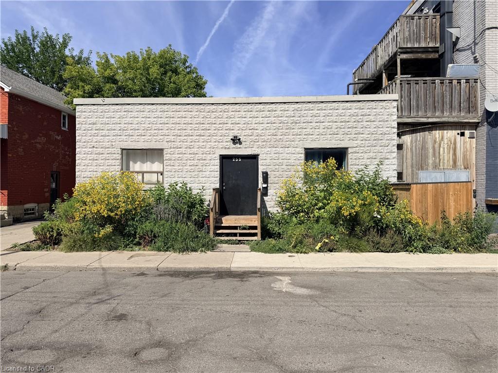 5-255 Emerald Street N Property Photo 1
