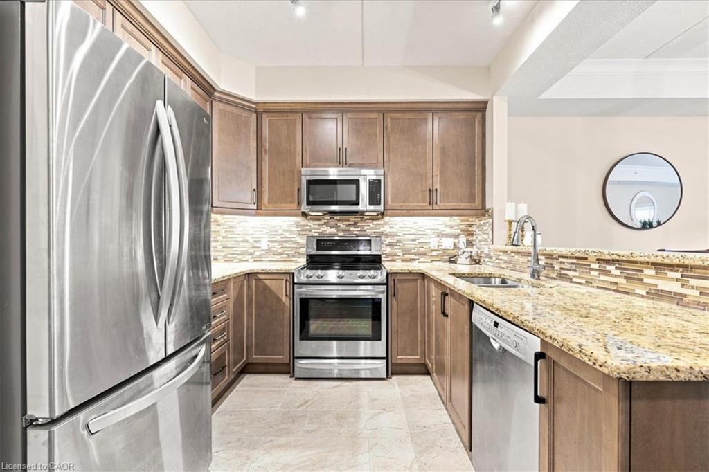 206-23 Stumpf Street Property Photo 3