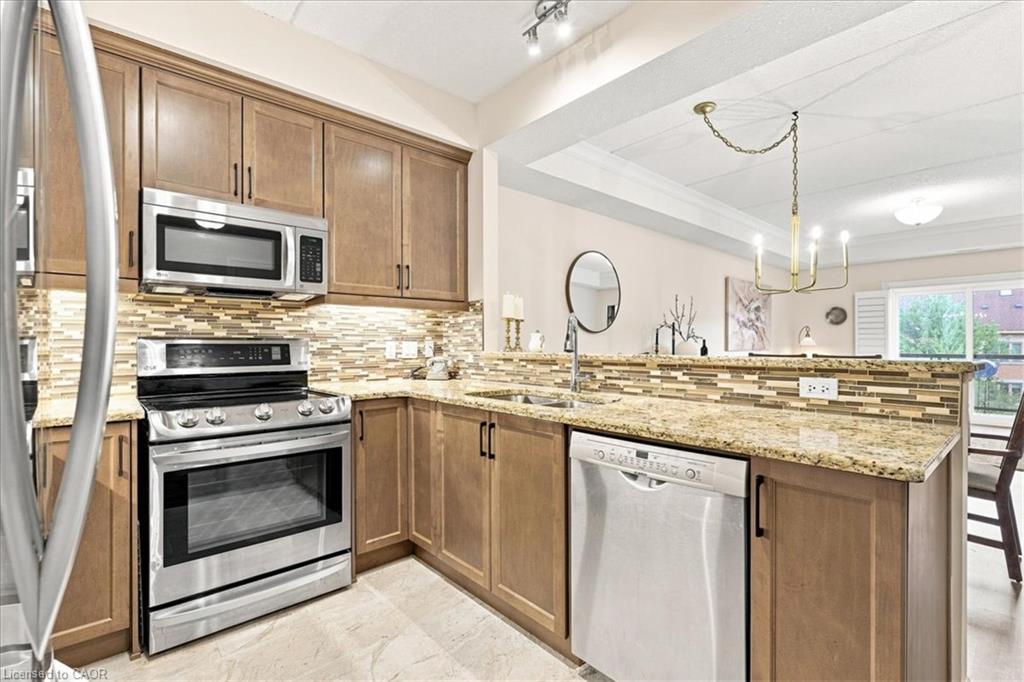 206-23 Stumpf Street Property Photo 4